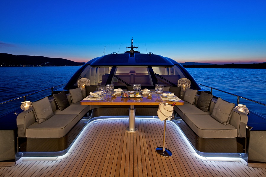 Luxury инструкция. Яхта Luxury Yacht. Яхта Tatoosh. Яхта эллинг е6. Яхты роскошь лакшери.