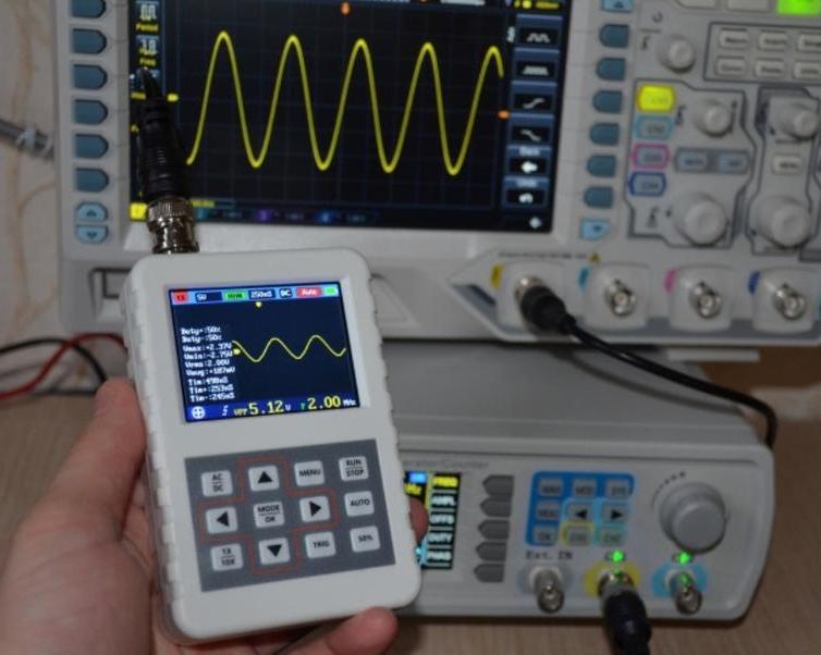 Компактный осциллограф FNIRSI DSO 2031H (30 МГц, 200 Msps)