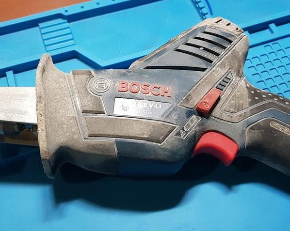Сабельная пила Bosch GSA 10.8: обслуживаем после строительного сезона
