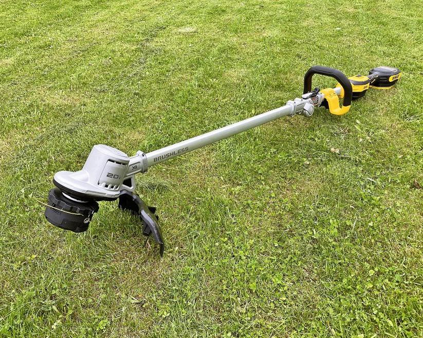 Складной аккумуляторный триммер DeWalt DCST922B