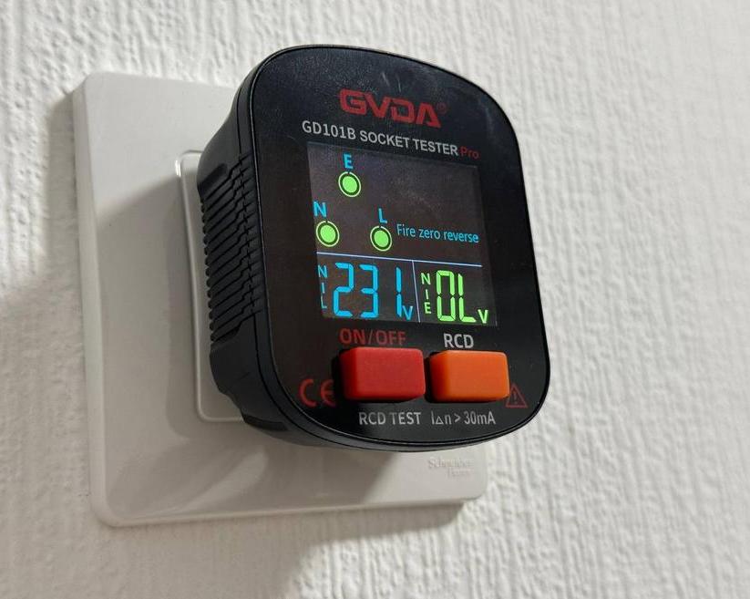Тестер розеток с дисплеем GVDA GD101B: есть контакт?!
