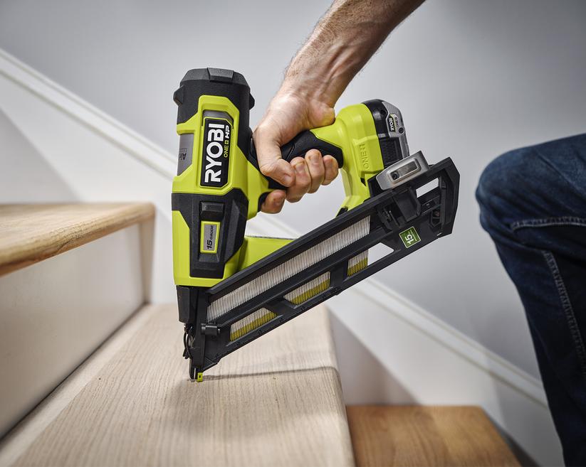 Бесщёточный двигатель и 1500 гвоздей на одном заряде. Ryobi показали аккумуляторный гвоздезабиватель PBL375B